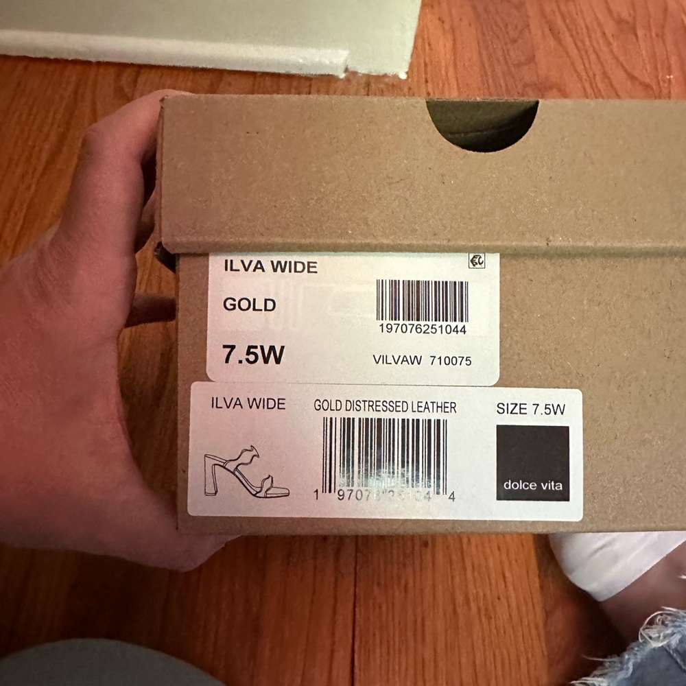 Brand new dolce vita ilva wide shoes in 7.5 wide. - Picture 4 of 4